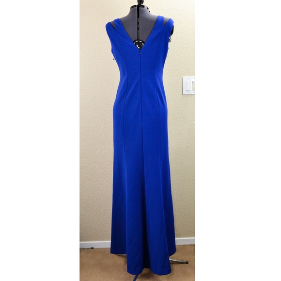 VINCE CAMUTO V-Neck Cut-Out Shoulder Gown - Picture 3 of 6